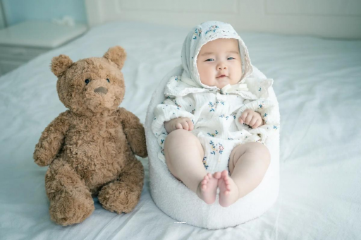 抚州宝宝吃不饱母乳的症状